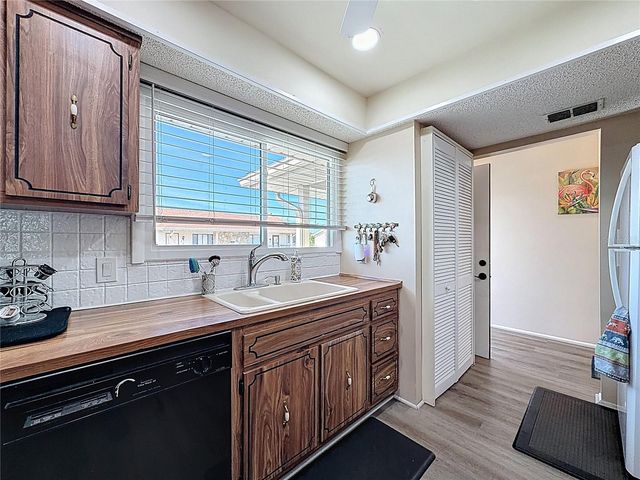 9961 EAGLES POINT CIRCLE 4, Port Richey, FL 34668