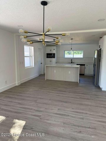 581 Calle Grande Street, Ormond Beach, FL 32174