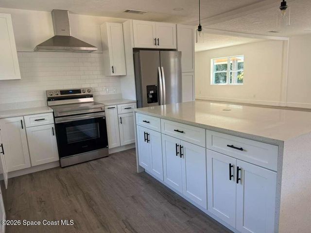 581 Calle Grande Street, Ormond Beach, FL 32174