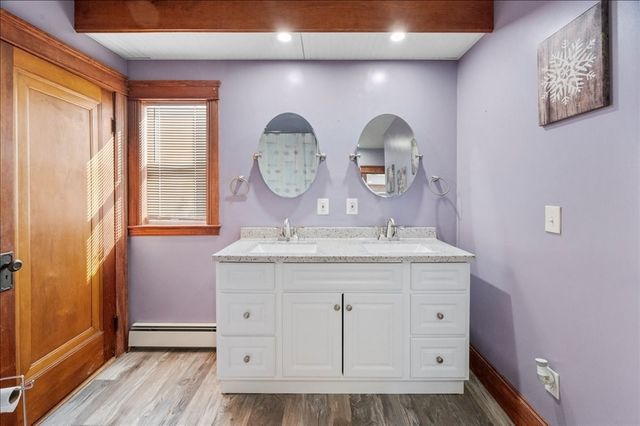 61 School St, Auburn, MA 01501