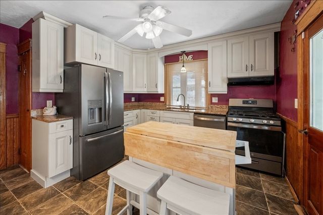 61 School St, Auburn, MA 01501