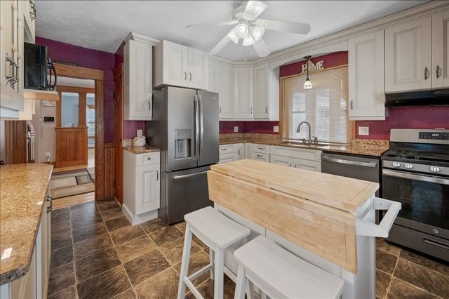 61 School St, Auburn, MA 01501