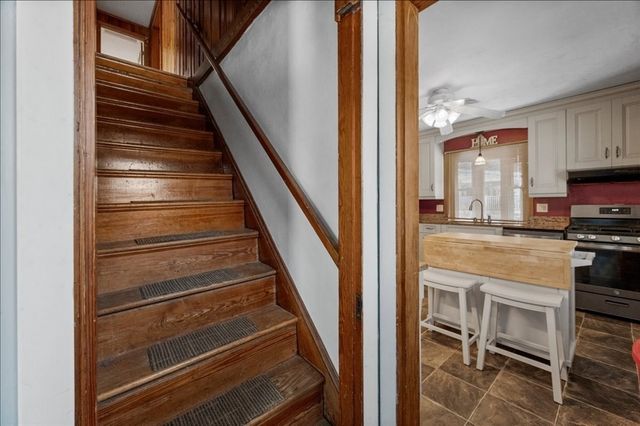 61 School St, Auburn, MA 01501