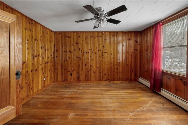 61 School St, Auburn, MA 01501