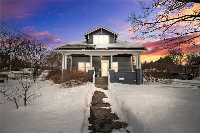 61 School St, Auburn, MA 01501