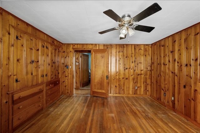 61 School St, Auburn, MA 01501