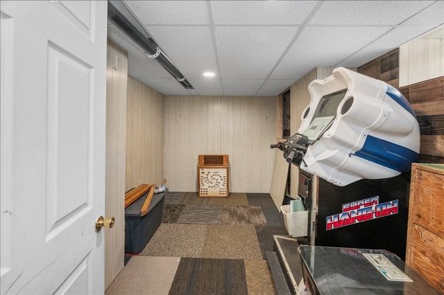 61 School St, Auburn, MA 01501