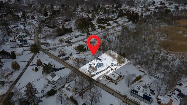 61 School St, Auburn, MA 01501