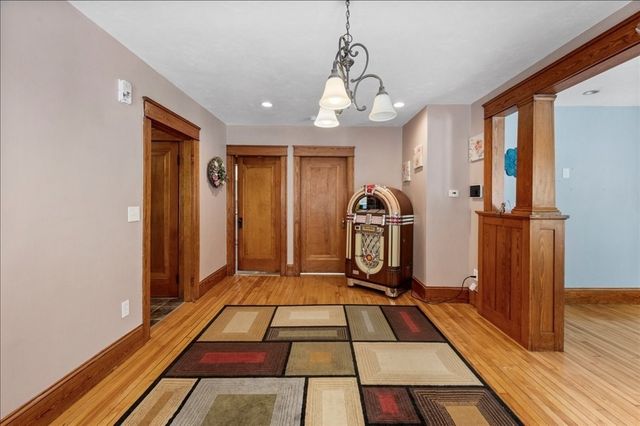 61 School St, Auburn, MA 01501