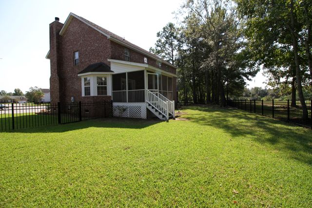 1319 Kingfisher Circle, Hanahan, SC 29410