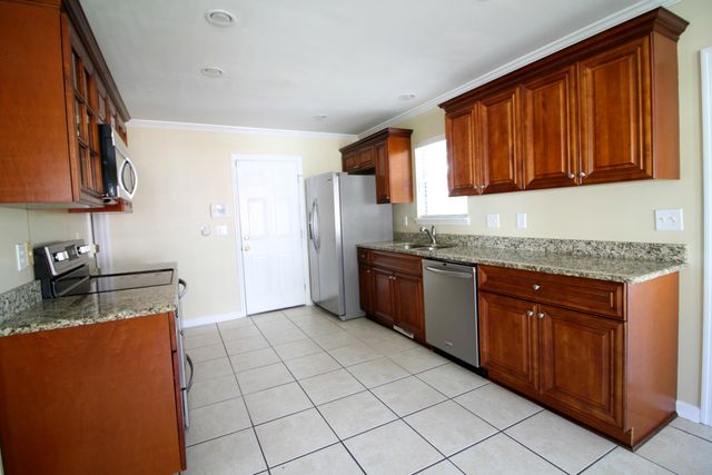 1319 Kingfisher Circle, Hanahan, SC 29410