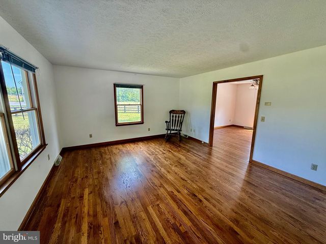 1503 SENSENY, Berryville, VA 22611