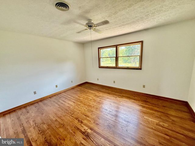1503 SENSENY, Berryville, VA 22611