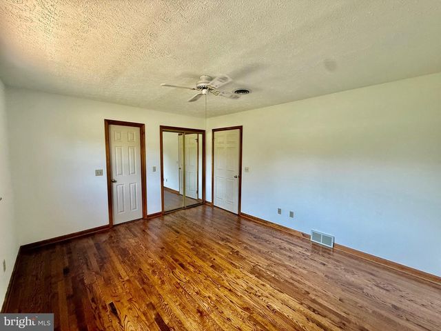 1503 SENSENY, Berryville, VA 22611