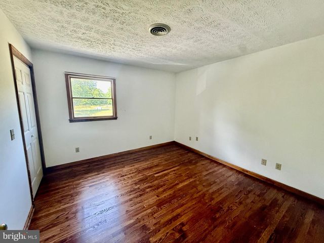 1503 SENSENY, Berryville, VA 22611