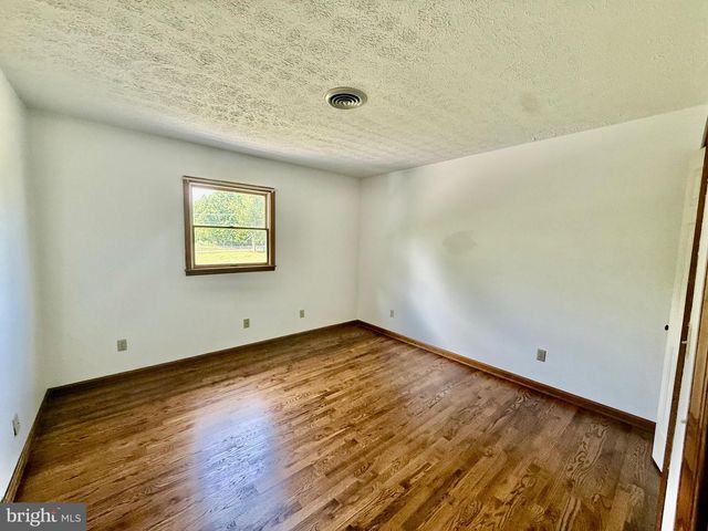 1503 SENSENY, Berryville, VA 22611