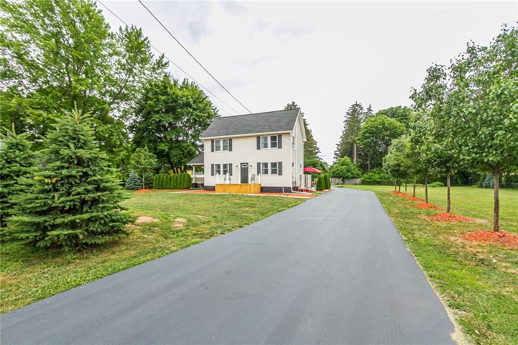 215 Fetzner Road, Greece, NY 14626
