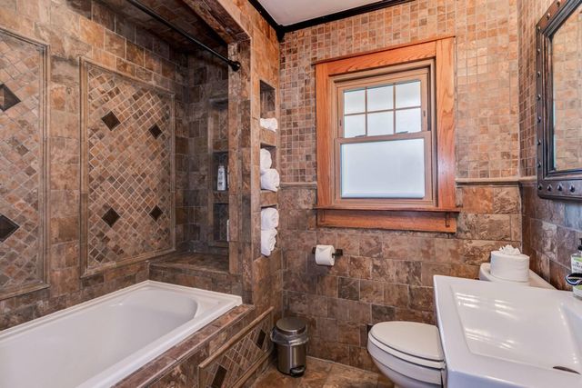 3653 Roosevelt Street NE, Saint Anthony, MN 55418