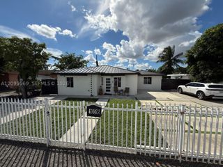 10516 NW 36th Pl, Miami, FL 33147