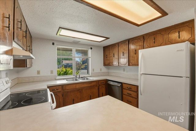 2220 Big Sky St, Caldwell, ID 83605