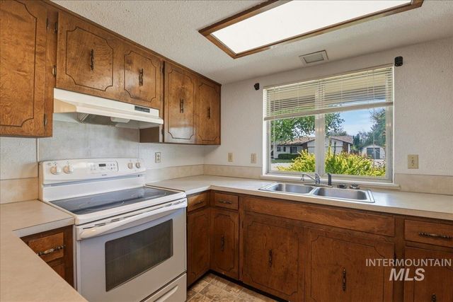2220 Big Sky St, Caldwell, ID 83605