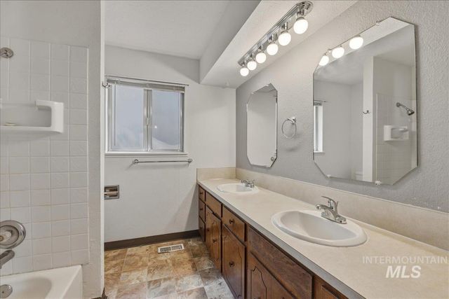 2220 Big Sky St, Caldwell, ID 83605