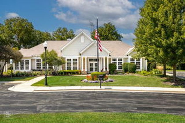 5952 Leeds Road, Hoffman Estates, IL 60192