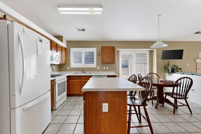 536 Playful Meadows Drive NE, Rio Rancho, NM 87144