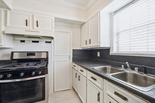 218 W 15th Street 15, Houston, TX 77008