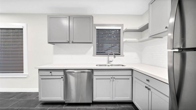 218 W 15th Street 15, Houston, TX 77008