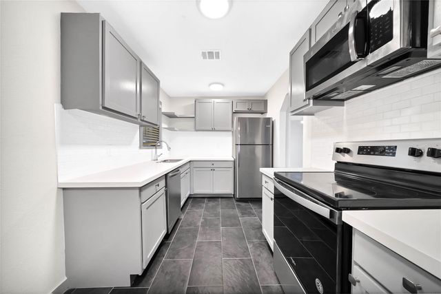 218 W 15th Street 15, Houston, TX 77008