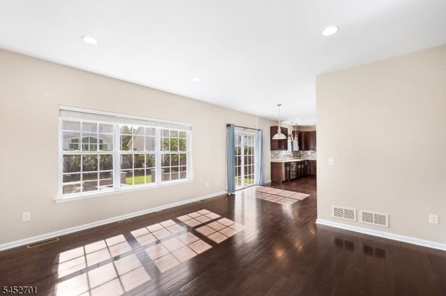10 Willocks Cir, Franklin Twp., NJ 08873