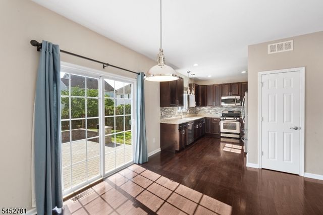 10 Willocks Cir, Franklin Twp., NJ 08873