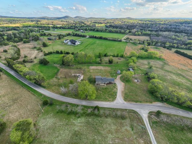 2790 Joe Reeves Rd, Lewisburg, TN 37091