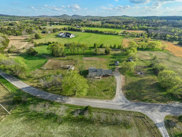 2790 Joe Reeves Rd, Lewisburg, TN 37091