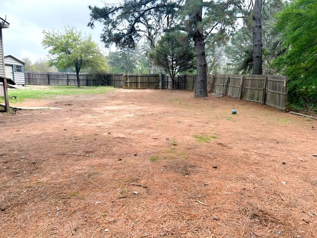 1402 An County Road 2110, Elkhart, TX 75839
