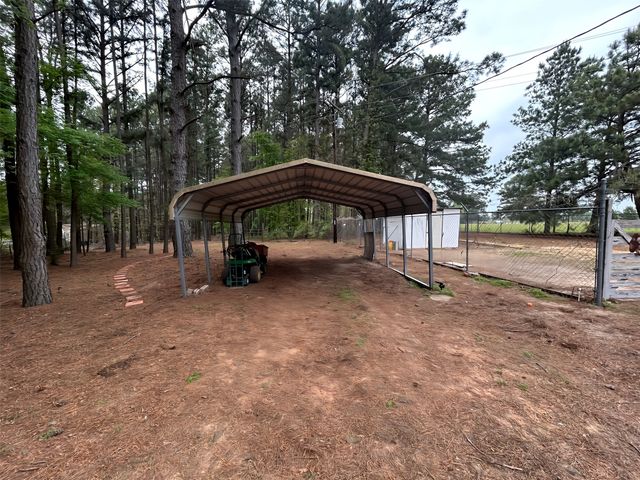 1402 An County Road 2110, Elkhart, TX 75839