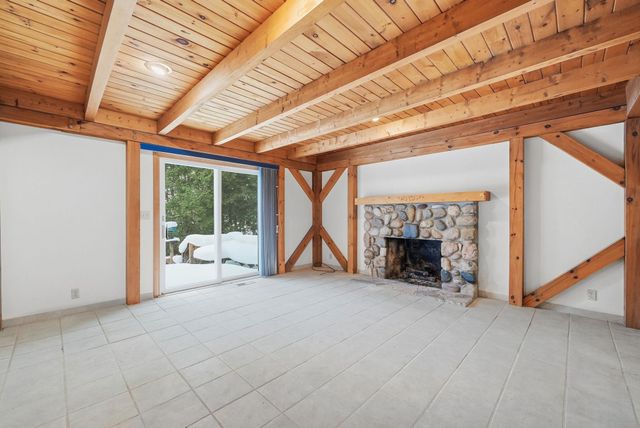 1275 S Nanagosa Trail, Suttons Bay, MI 49682