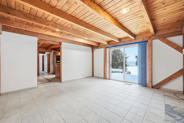 1275 S Nanagosa Trail, Suttons Bay, MI 49682