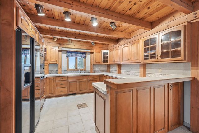 1275 S Nanagosa Trail, Suttons Bay, MI 49682