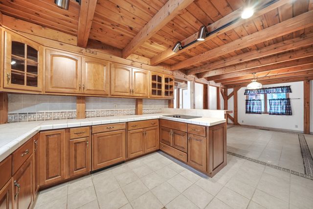 1275 S Nanagosa Trail, Suttons Bay, MI 49682