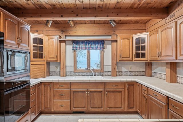 1275 S Nanagosa Trail, Suttons Bay, MI 49682