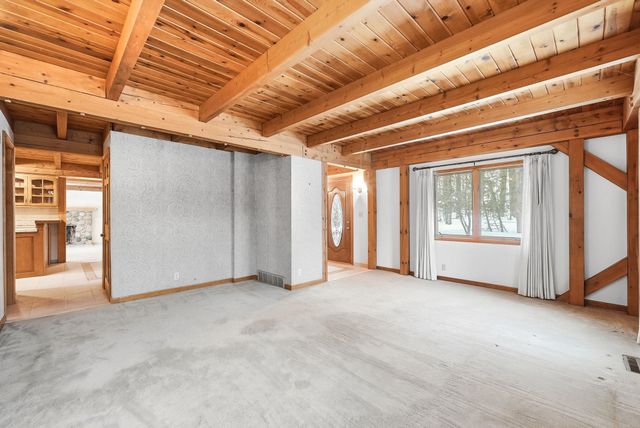 1275 S Nanagosa Trail, Suttons Bay, MI 49682