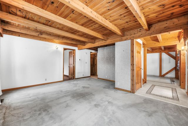 1275 S Nanagosa Trail, Suttons Bay, MI 49682