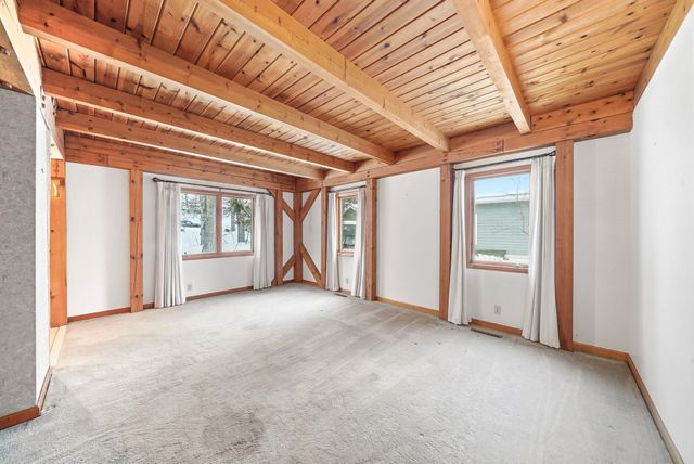 1275 S Nanagosa Trail, Suttons Bay, MI 49682