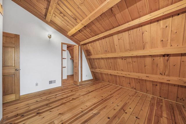 1275 S Nanagosa Trail, Suttons Bay, MI 49682