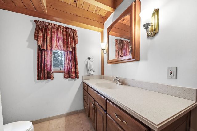 1275 S Nanagosa Trail, Suttons Bay, MI 49682