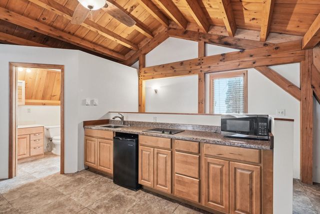 1275 S Nanagosa Trail, Suttons Bay, MI 49682