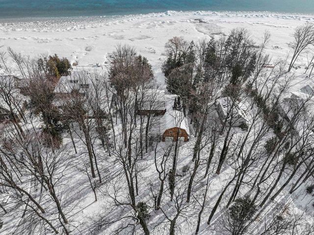 1275 S Nanagosa Trail, Suttons Bay, MI 49682