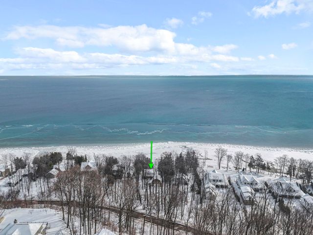 1275 S Nanagosa Trail, Suttons Bay, MI 49682